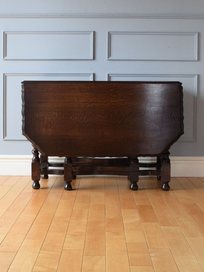 畳んだ時のゲートレッグテーブル