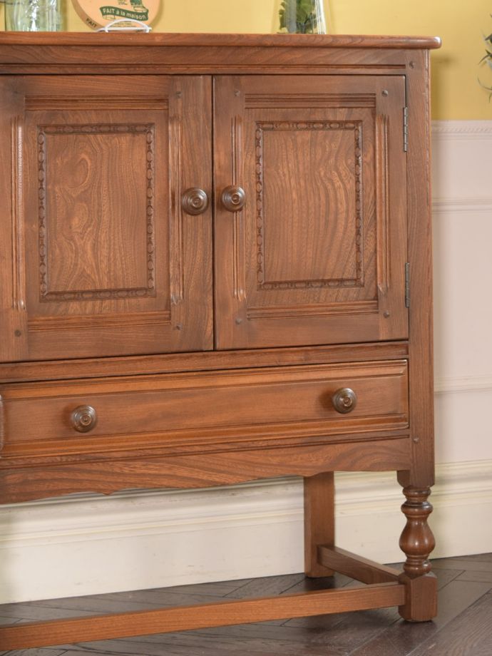 アーコール社のビンテージ家具