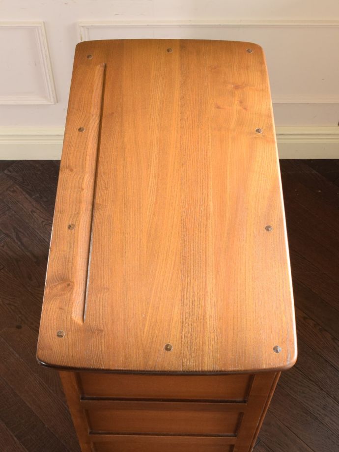 ビンテージキャビネットの天板