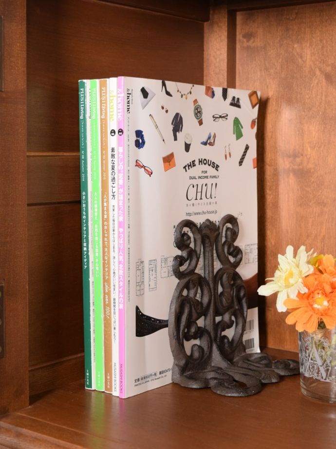 サイドボードの扉を開けると