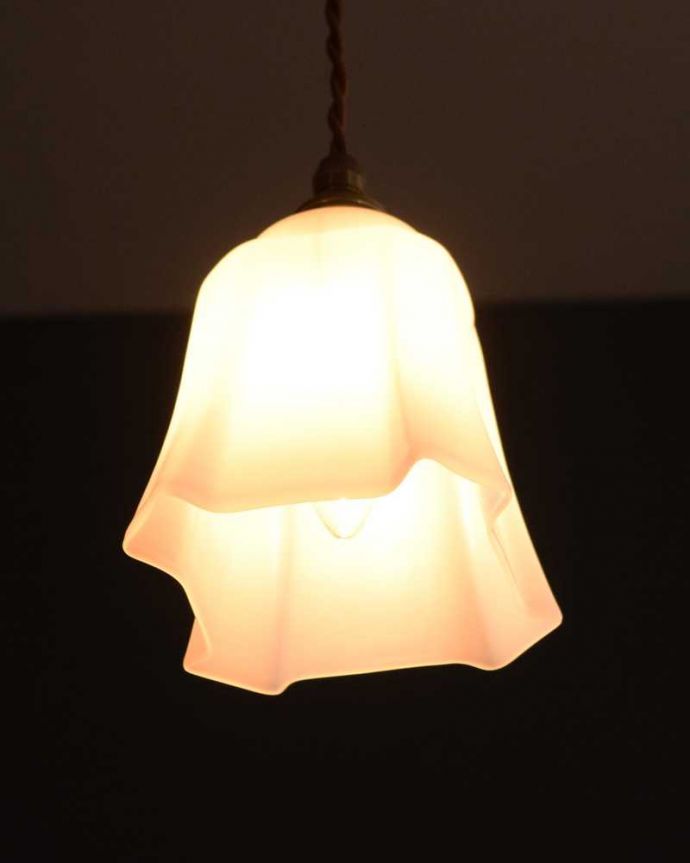 ペンダントライト　照明・ライティング　ミルクガラスのアンティークペンダントライト（コード・シャンデリア球・ギャラリーなし））。。(k-3137-z)