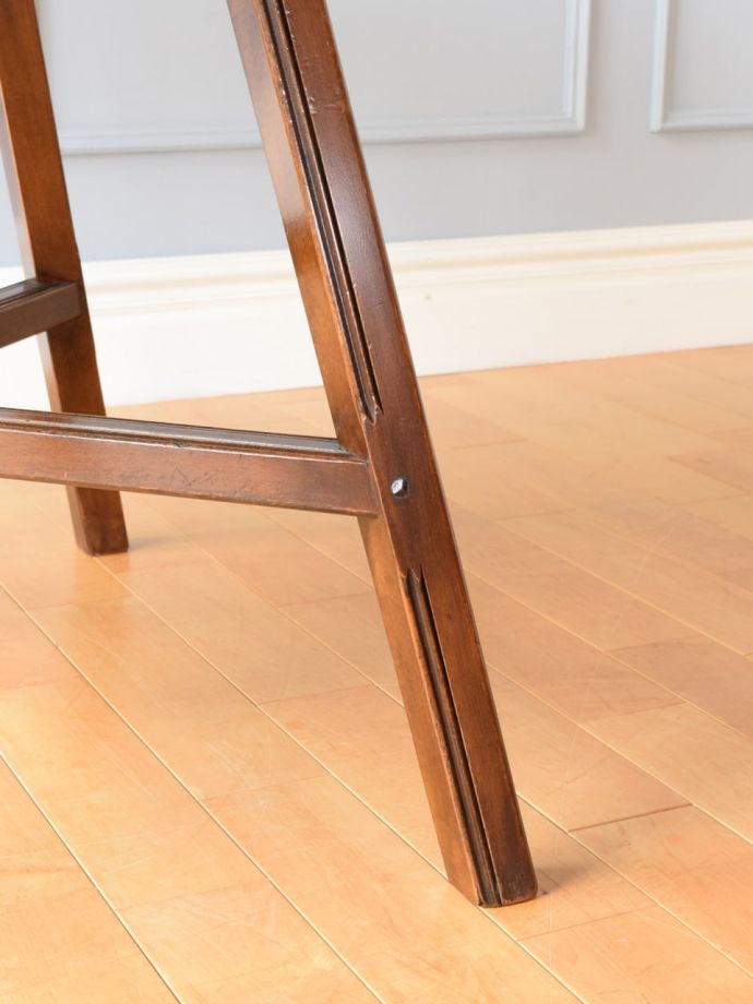 ビンテージテーブルの脚