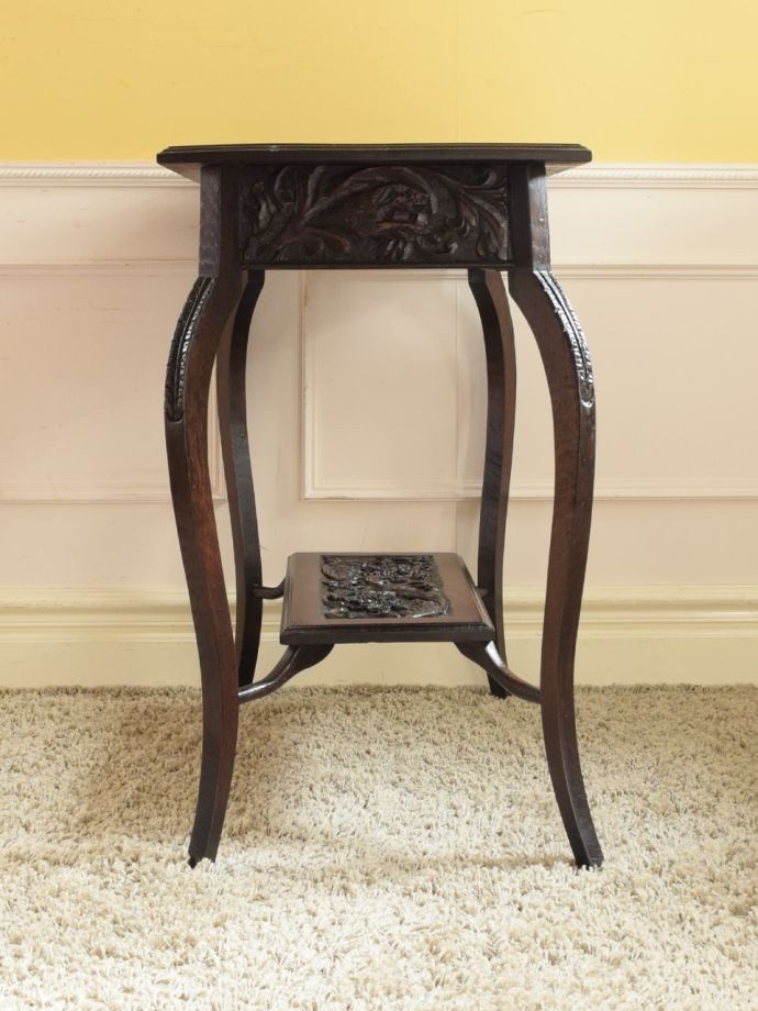 アンティーク家具の側面