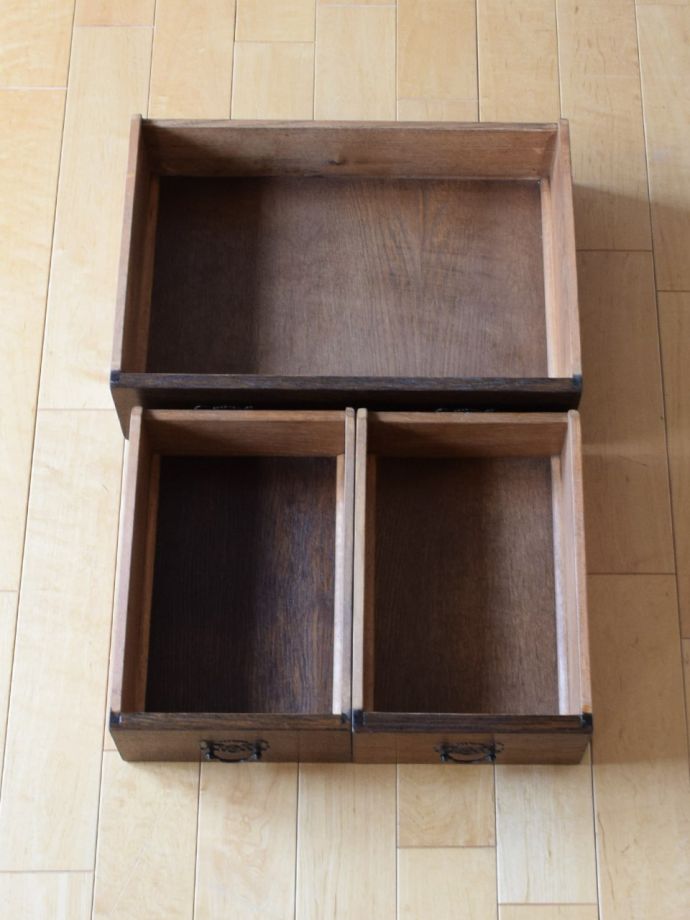 チェストの引き出しの中