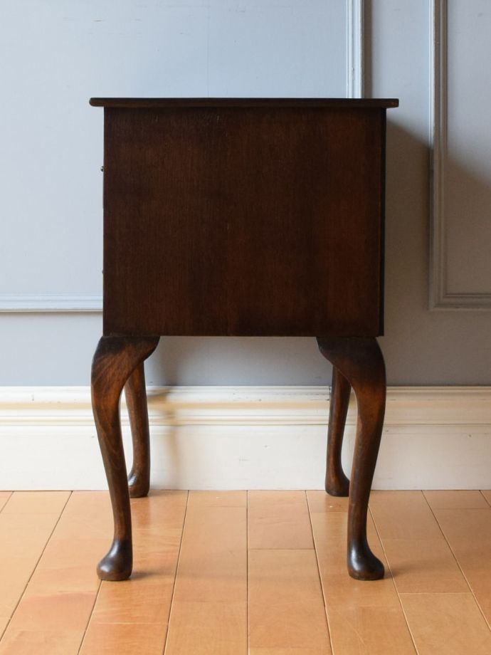 サイドチェストの側面