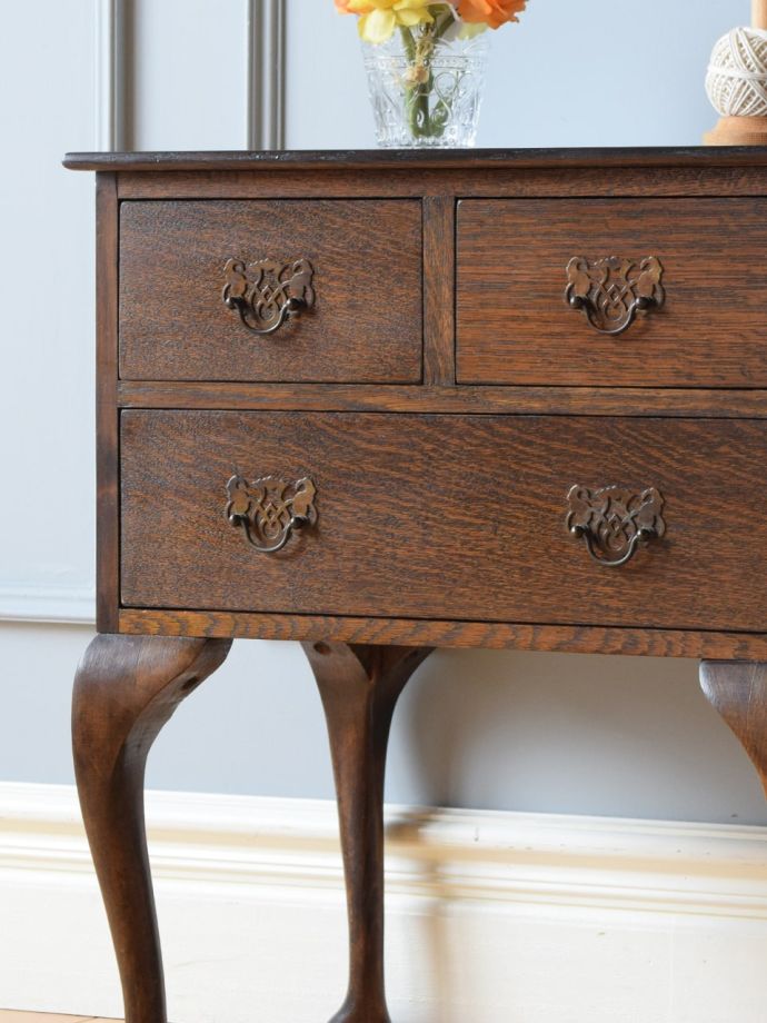 アンティークチェストの美しい木目