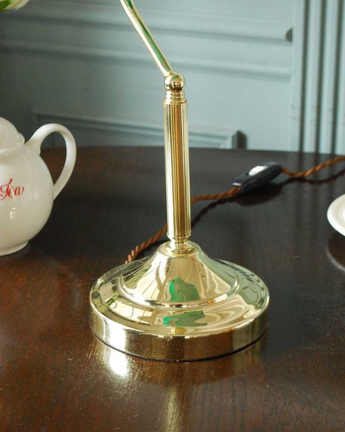 スタンドライト　照明・ライティング　グリーンのシェードがお洒落な真鍮製デスクランプ（バンカーズライト）（E26丸球付）。。(k-3145-z)