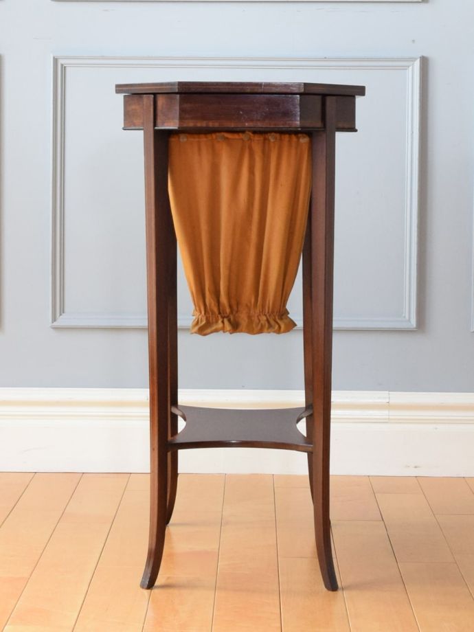 アンティーク家具の側面