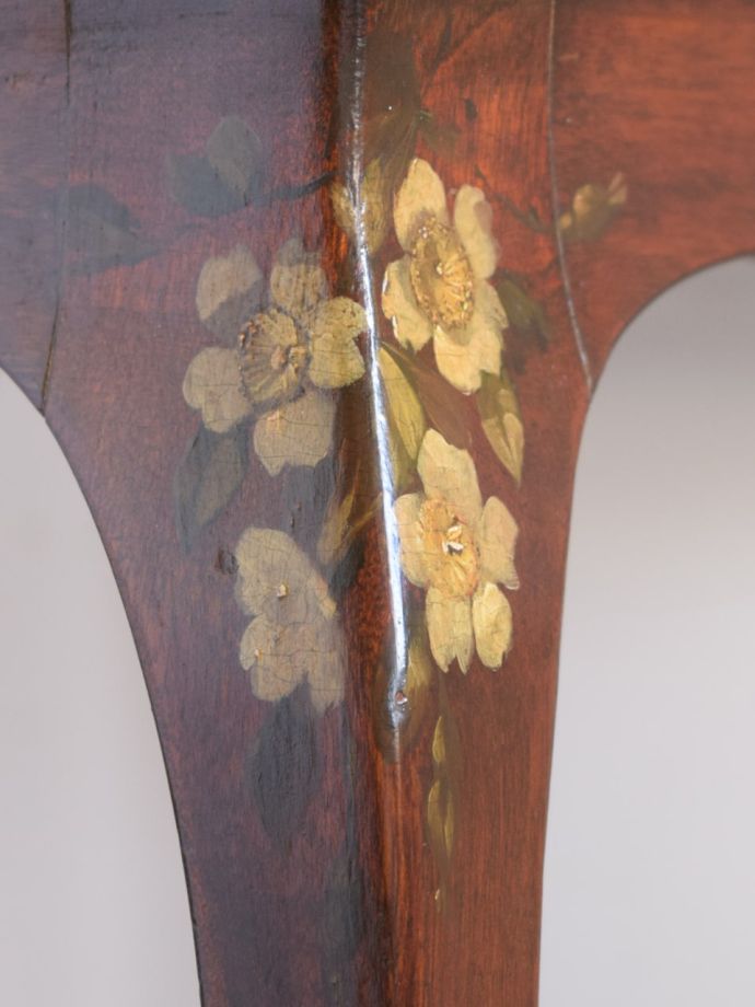 アンティークテーブルの装飾