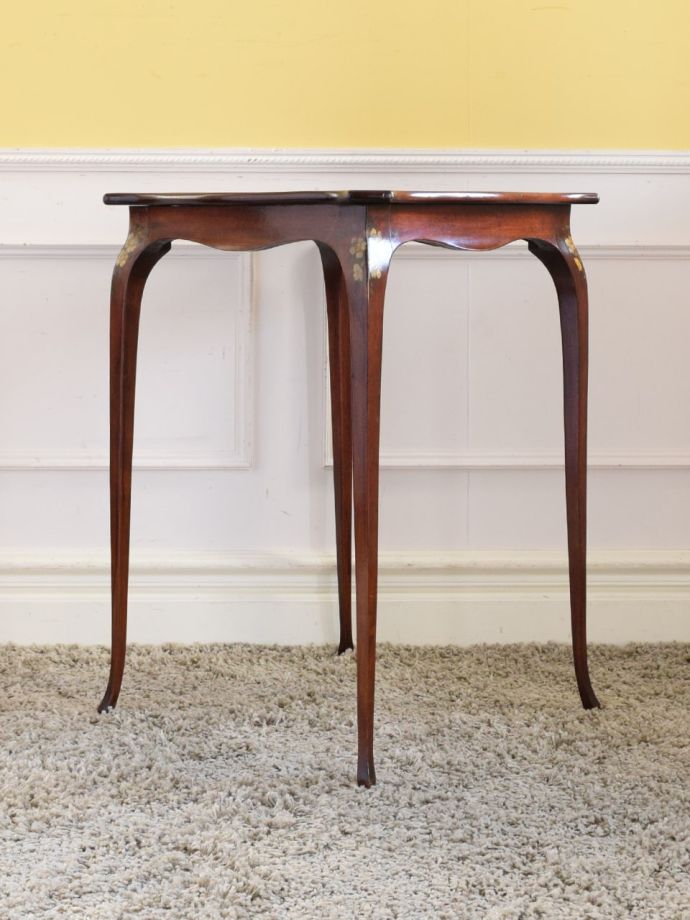 オケージョナルテーブルの側面