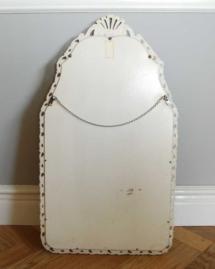 アンティーク ミラー（鏡）　アンティーク雑貨　細かいモールディングがキラキラ輝く素敵なアンティーク ミラー。裏側を見てみると…修復の際、金具をしっかり取り付けたので安心してお使い下さい。(k-3147-z)