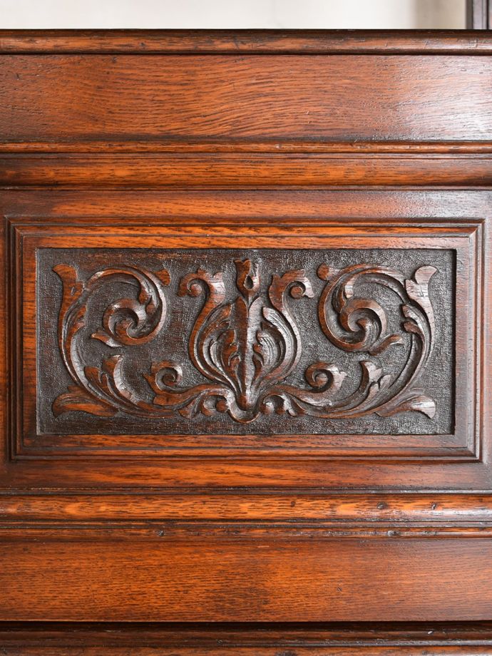 アンティーク家具の装飾