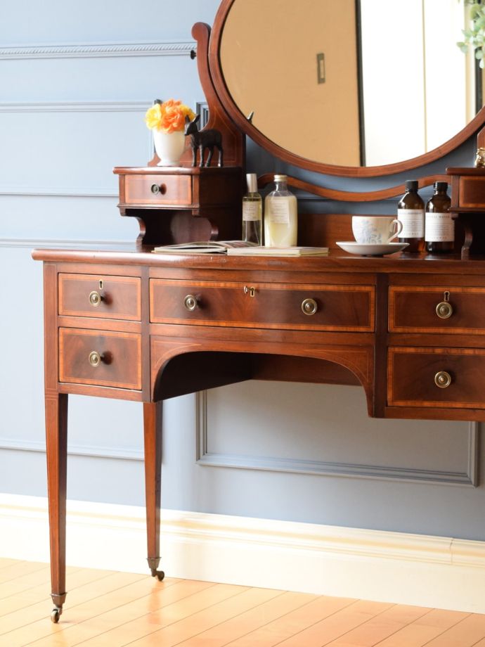 ドレッサーの美しい杢目