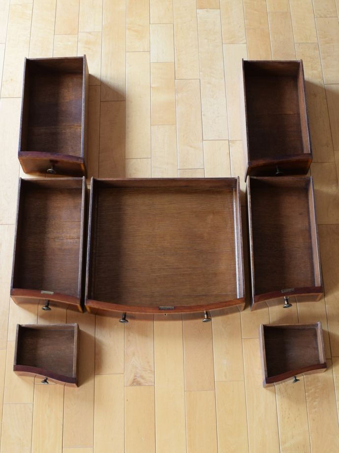 ドレッサーの引き出しの中