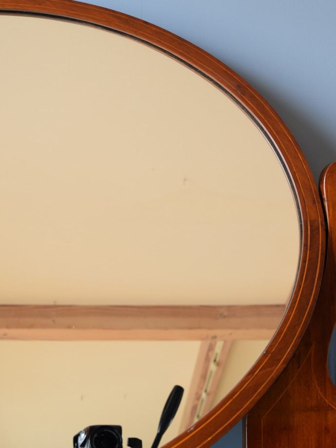 ドレッサーの大きなミラー