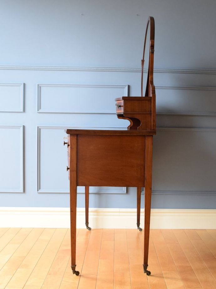 ドレッサーの側面