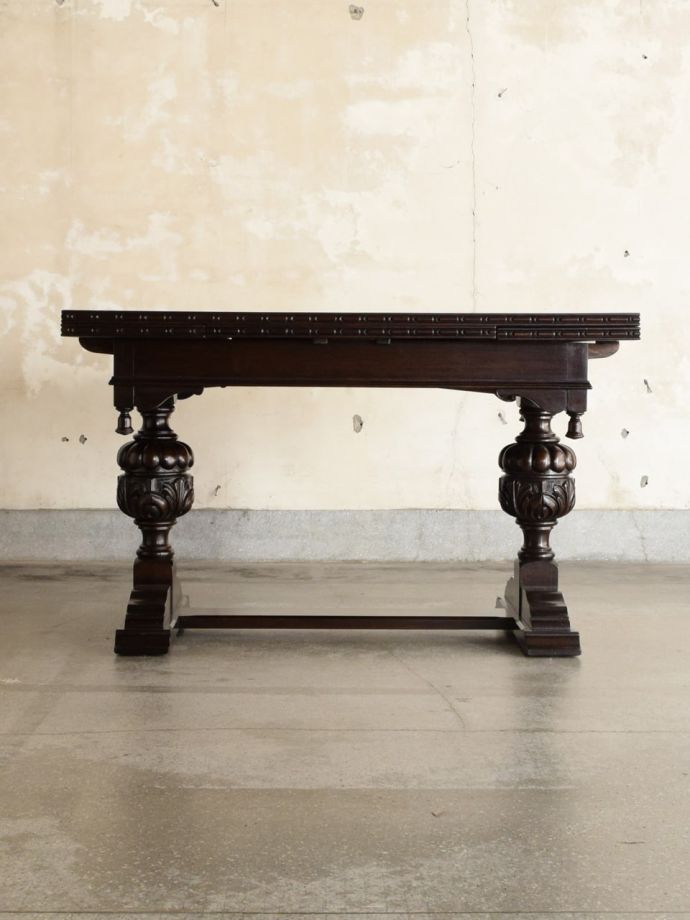 伸長式テーブルの側面