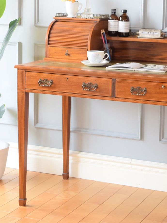 アンティークデスクの美しい木目