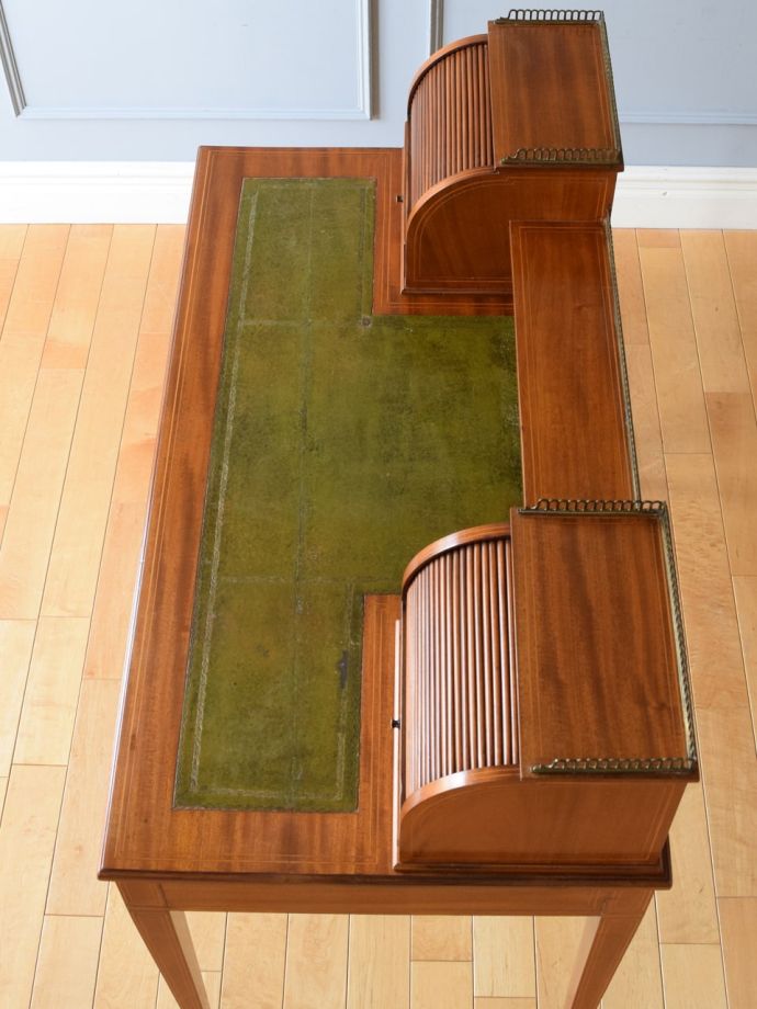 書斎机の美しい天板