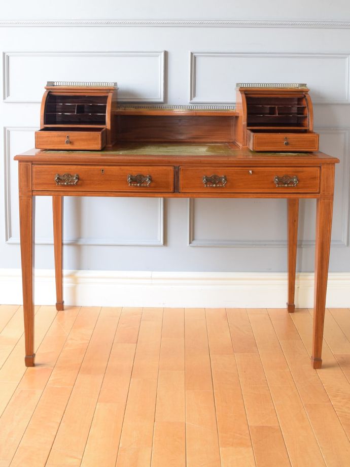 アンティークデスクの扉の中