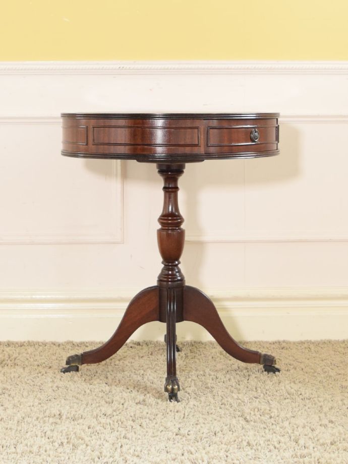 アンティーク家具の側面