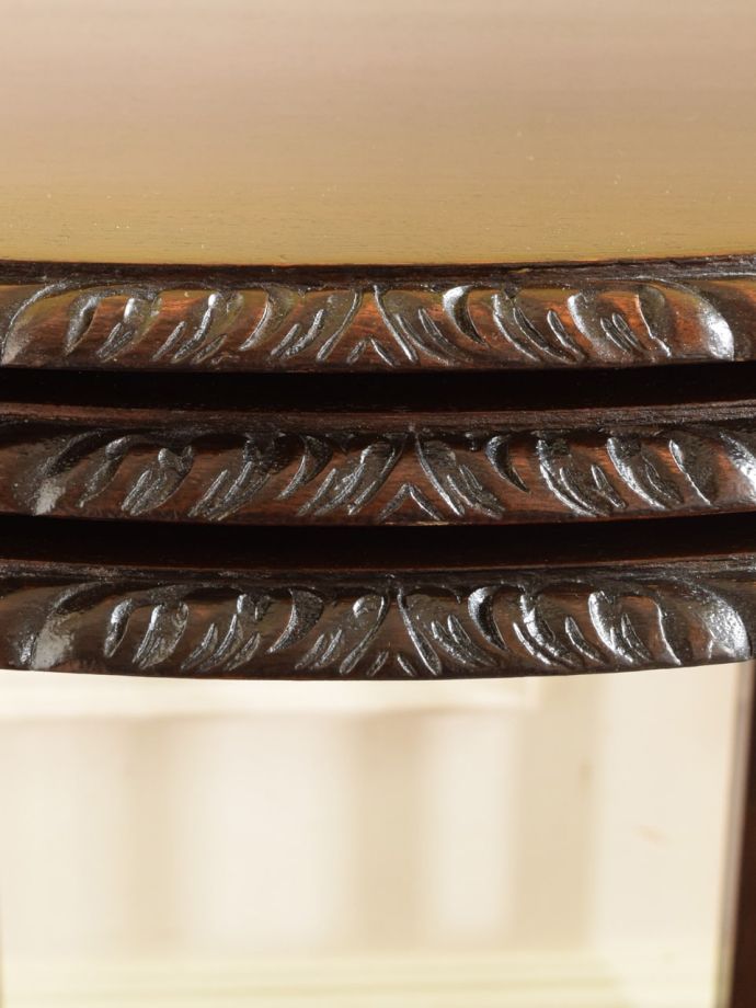 英国アンティークらしい装飾