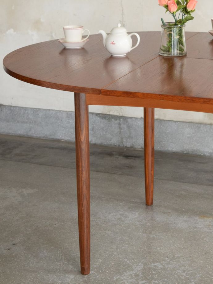 G-PLANのダイニングテーブル