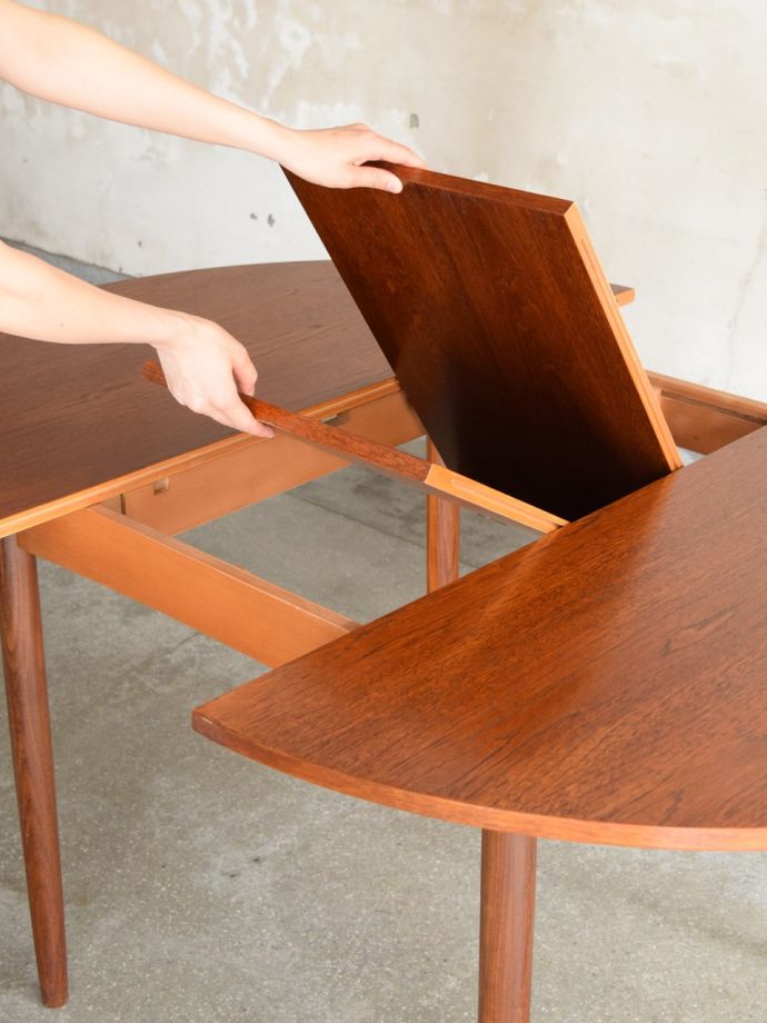 伸張式のG-PLANのダイニングテーブル