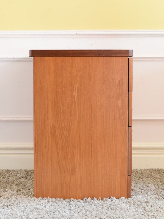 チェストの側面