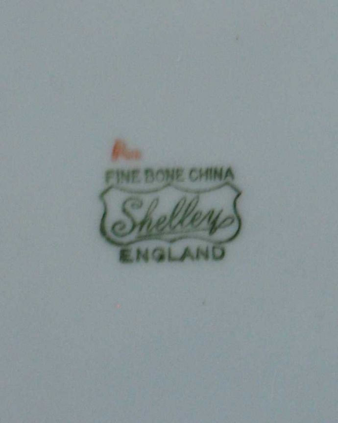 シェ―リー窯 アンティーク雑貨 美しいお花のデザインが描かれたシェリー窯のアンティークB&Bプレート。裏側には品質の証1945~1966年製造のシェリーのバックスタンプがあります。(k-3159-z)