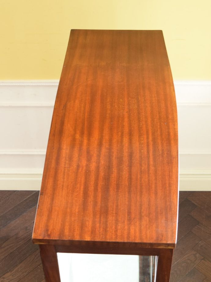 アンティークキャビネットの天板