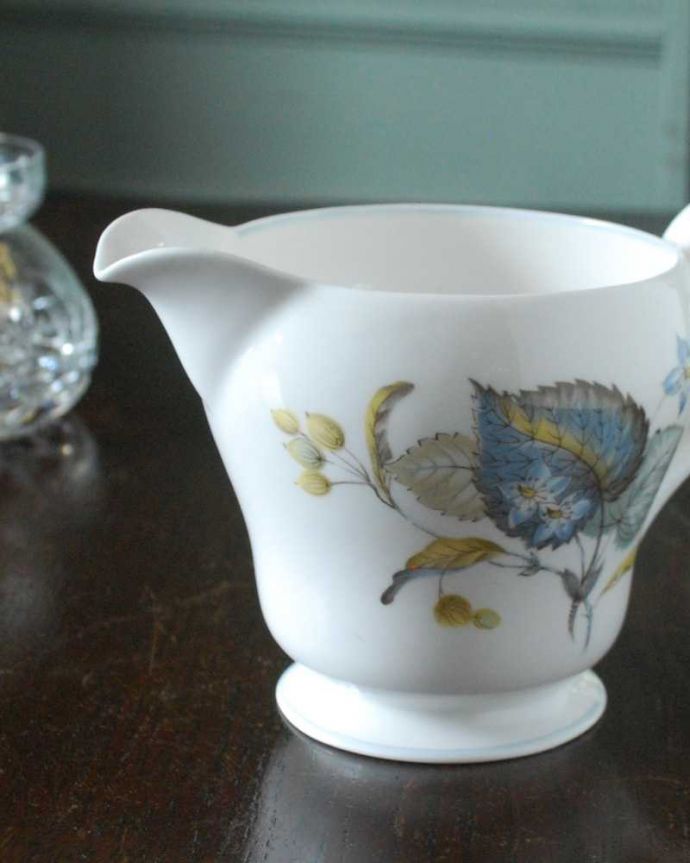 シェ―リー窯　アンティーク雑貨　お茶の時間を楽しむアンティーク食器、シェリー窯のミルクポット。お茶の時間に欠かせないミルクピッチャー紅茶を愛する英国のお茶の時間に欠かせないミルクティーのために作られた陶磁器のミルクピッチャー。(k-3160-z)