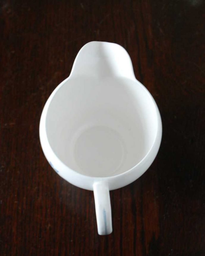 シェ―リー窯　アンティーク雑貨　お茶の時間を楽しむアンティーク食器、シェリー窯のミルクポット。上から見るとこんな感じです状態のいいものだけを選んでいますが、アンティークなのでキズや欠けがある場合があります。(k-3160-z)