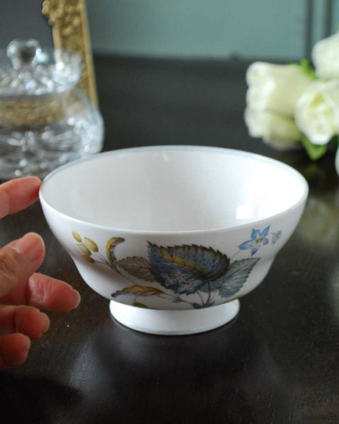 シェ―リー窯　アンティーク雑貨　お茶の時間を楽しむアンティーク食器、シェリー窯のシュガーボウル。自分流の使い方で楽しんでくださいアンティークなのでキズや汚れはありますが、使えるものだけを選んできました。(k-3161-z)