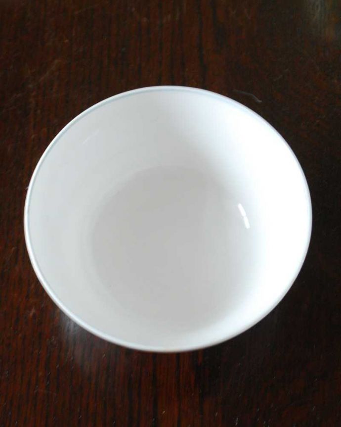 シェ―リー窯　アンティーク雑貨　お茶の時間を楽しむアンティーク食器、シェリー窯のシュガーボウル。上からのぞいてみると･･･アンティークのため、多少の欠け・傷がある場合がありますが、使用上問題がないものだけを選んできたので、ご了承下さい。(k-3161-z)