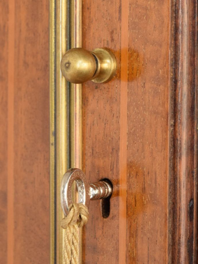 コーナー用キャビネットの取っ手