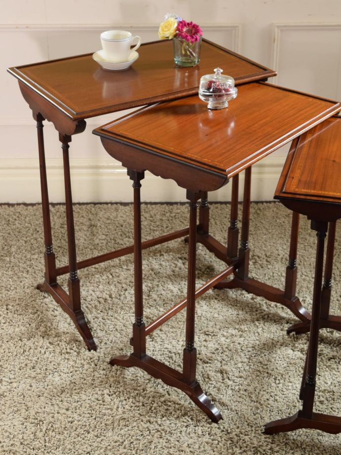 おしゃれなネストテーブル