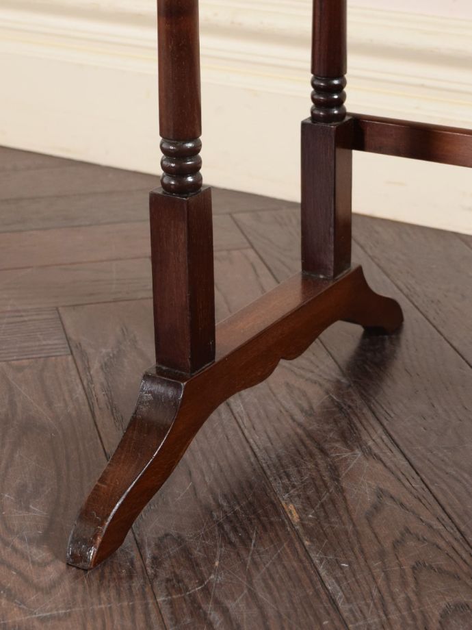 アンティークテーブルの脚