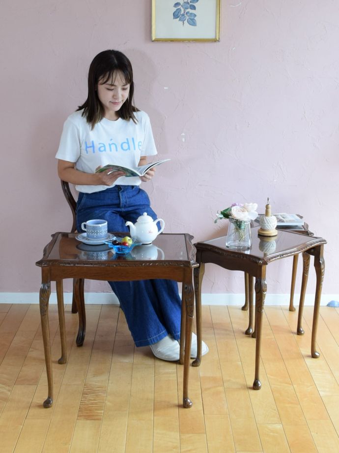 アンティークのネストテーブル