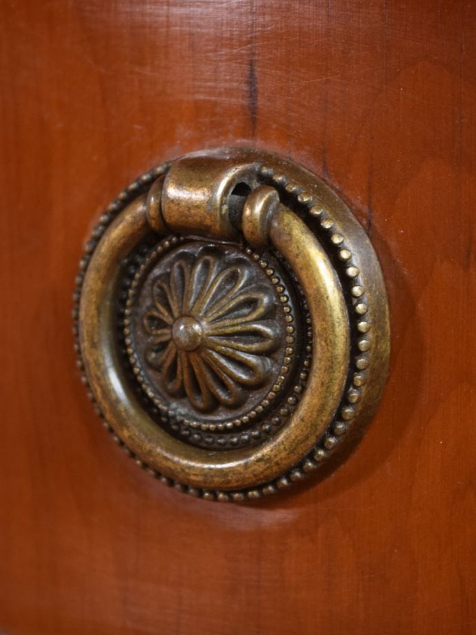 アンティークキャビネットの取っ手