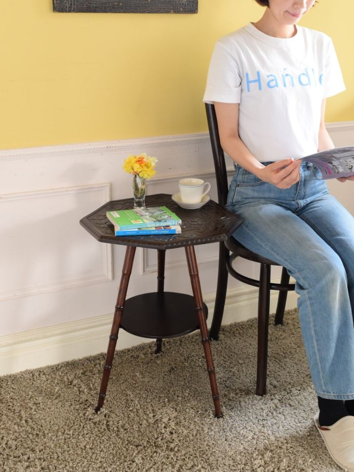 アンティークのオケージョナルテーブル