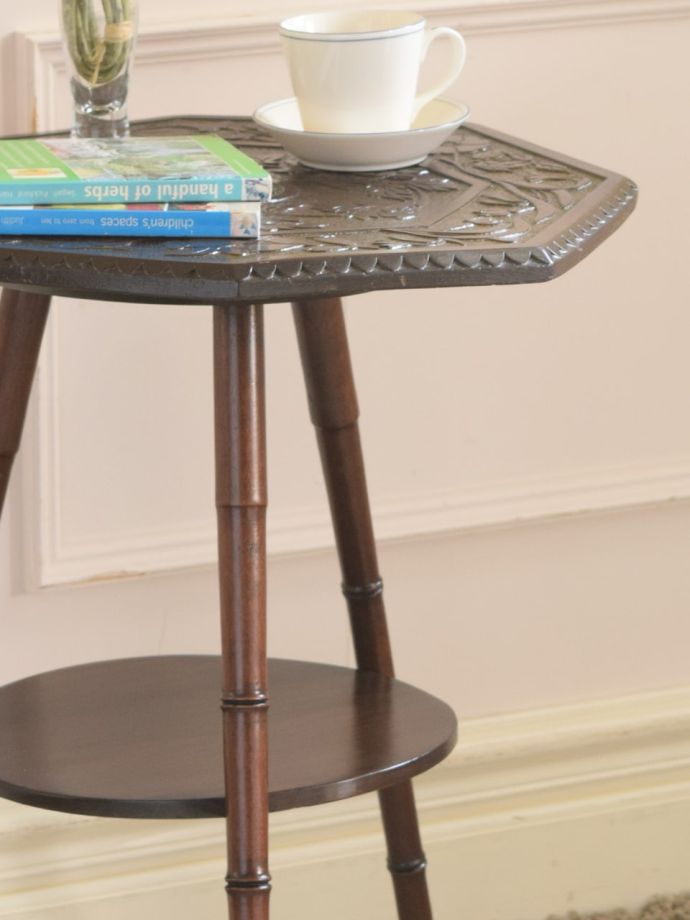 英国のアンティーク家具らしいデザイン