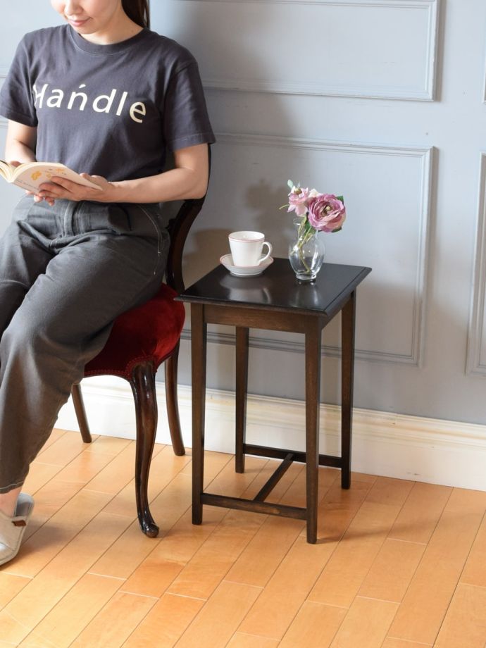 アンティークのネストテーブル