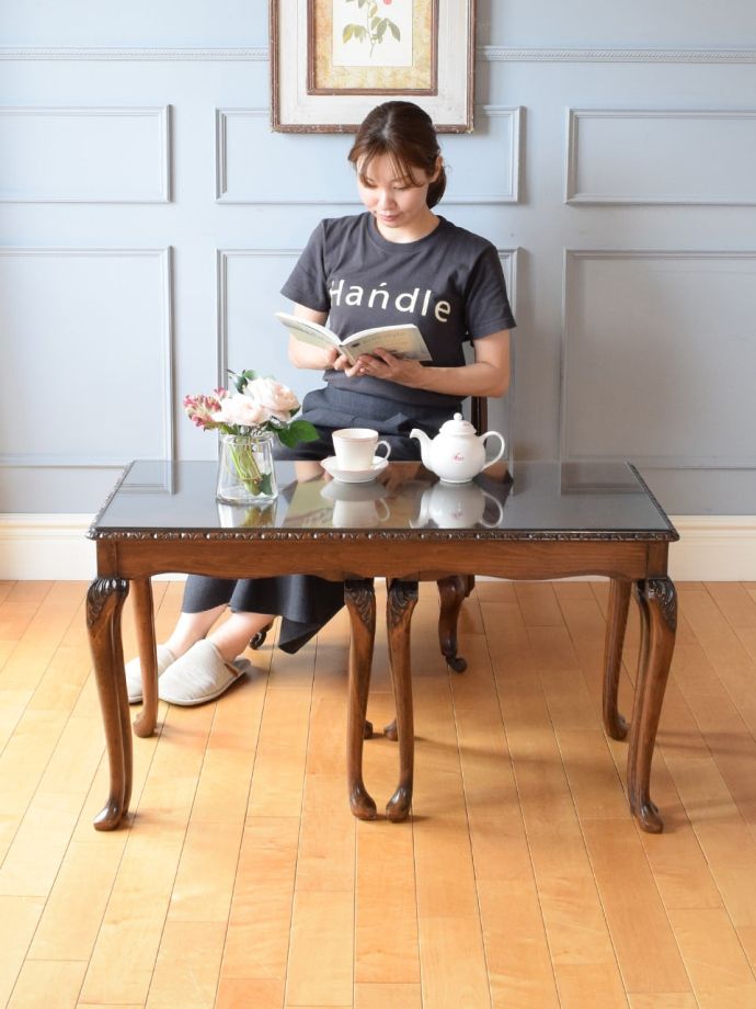 アンティークのネストテーブル