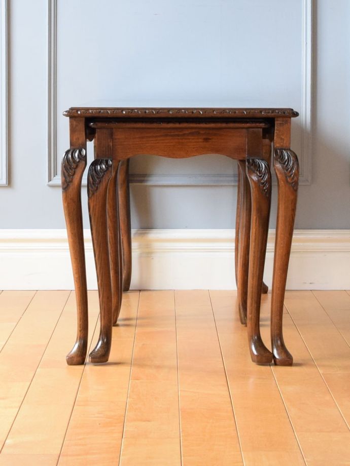 アンティークテーブルの側面