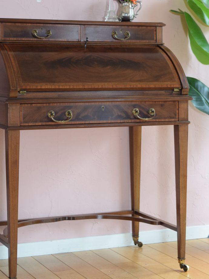 アンティーク家具らしさが漂うビューロー