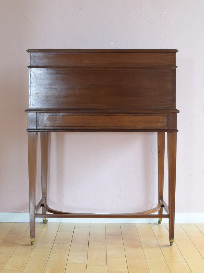 ビューローの後ろ姿