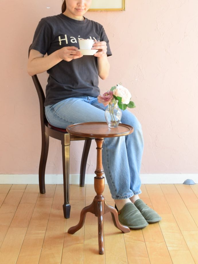 アンティークのワインテーブル