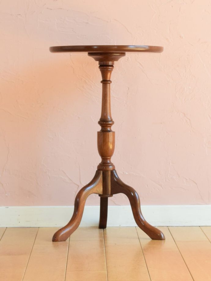 アンティークコーヒーテーブルの側面