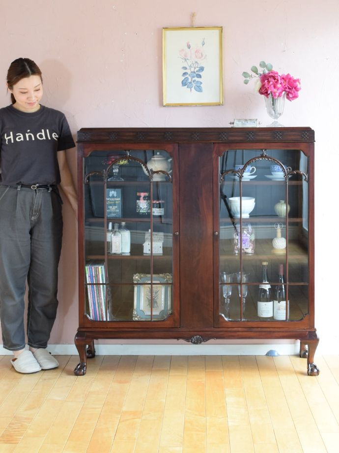 英国アンティークのキャビネット